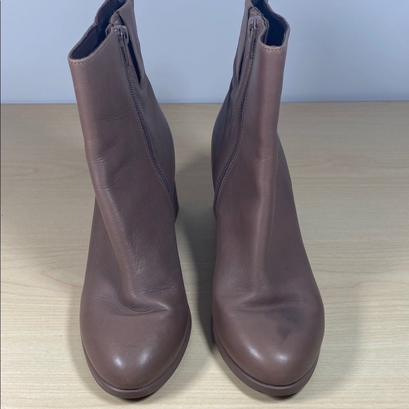 Camper Light Mauve Leather Ankle Boots with Heel - Picture 2 of 11